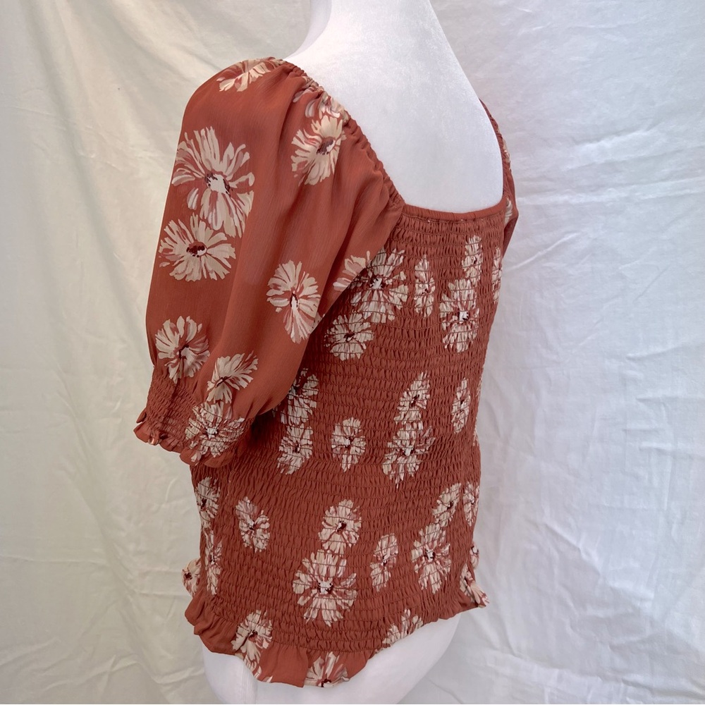 Madewell smocked Georgette Lucie puff sleeve top with tan flowers. - Picture 6 of 11